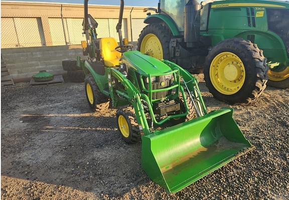 Image of John Deere 2025R equipment image 3