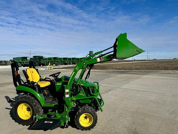 Image of John Deere 2025R equipment image 1