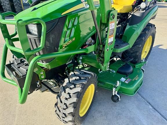 Image of John Deere 2025R equipment image 2