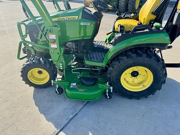 Image of John Deere 2025R equipment image 3