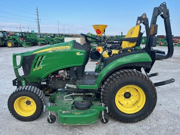 Main image John Deere 2025R