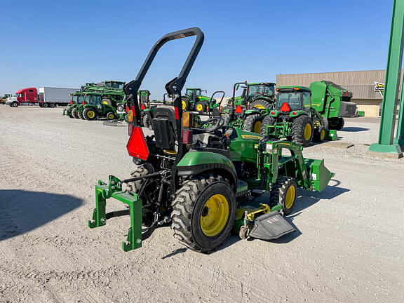 Image of John Deere 2025R equipment image 4