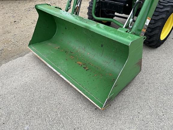 Image of John Deere 2025R equipment image 4