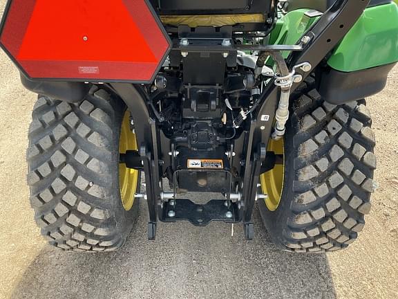 Image of John Deere 2025R equipment image 3