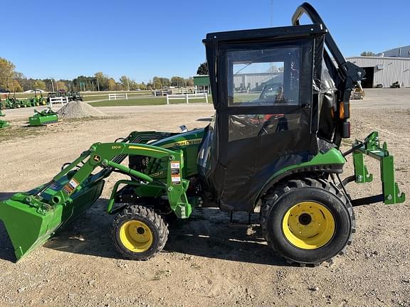 Image of John Deere 2025R equipment image 2