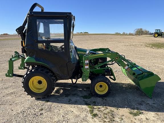 Image of John Deere 2025R equipment image 4