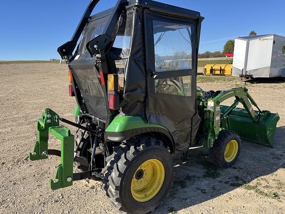 Image of John Deere 2025R equipment image 3