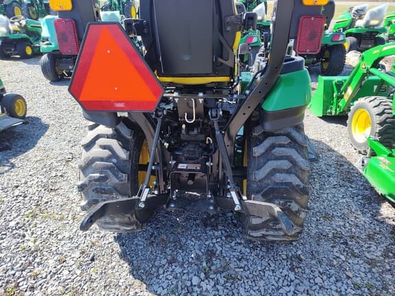 Image of John Deere 2025R equipment image 4