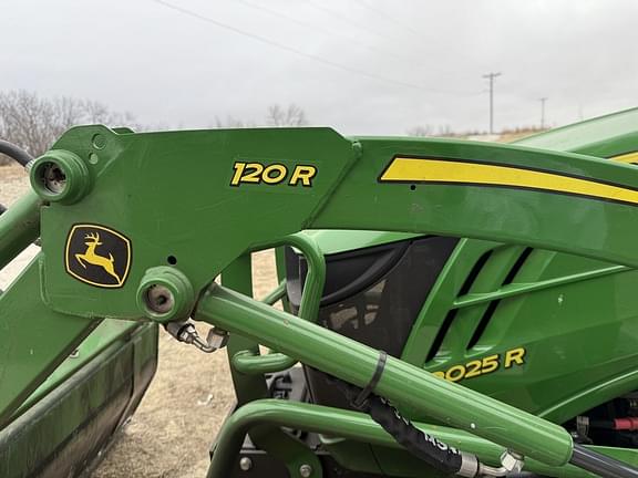 Image of John Deere 2025R equipment image 4