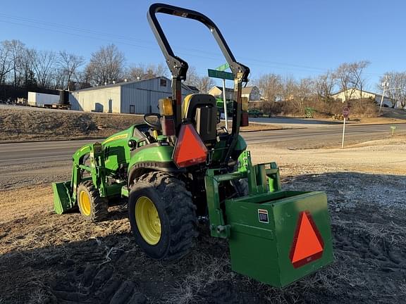 Image of John Deere 2025R equipment image 2