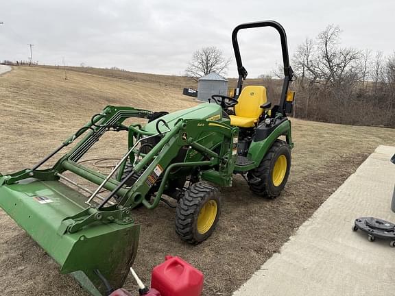 Image of John Deere 2025R equipment image 1