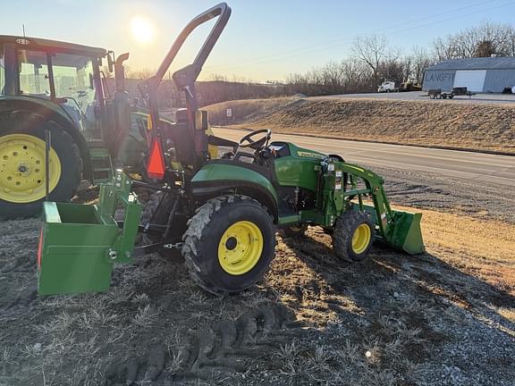 Image of John Deere 2025R equipment image 3