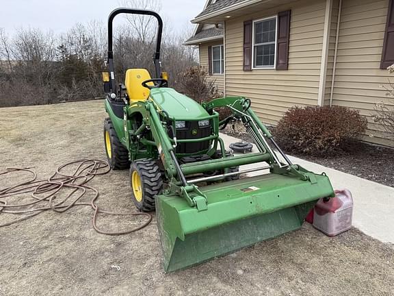 Image of John Deere 2025R equipment image 1