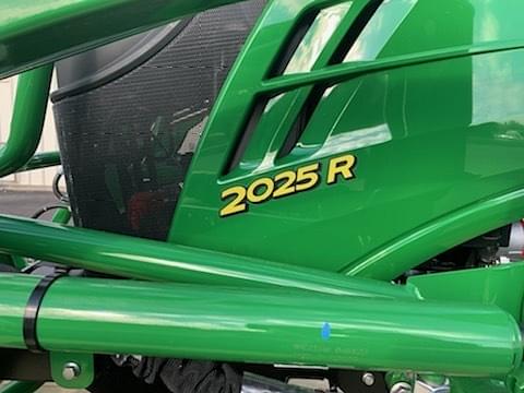 Image of John Deere 2025R equipment image 3