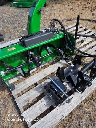 Image of John Deere 2025R equipment image 4