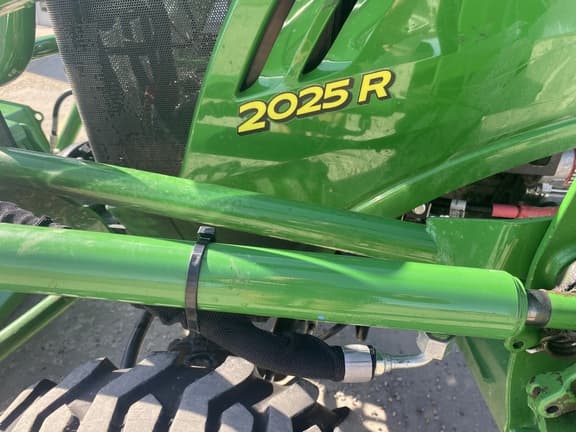 Image of John Deere 2025R equipment image 2