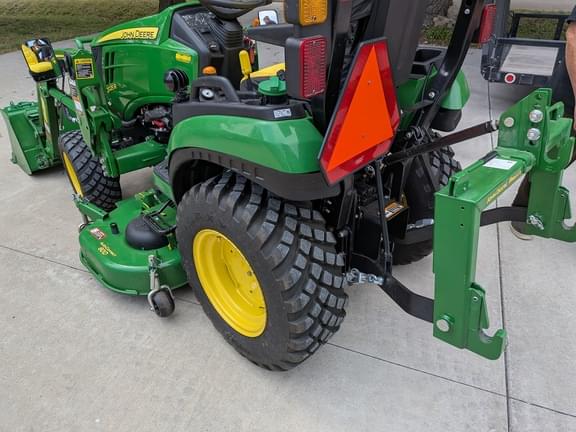 Image of John Deere 2025R equipment image 4