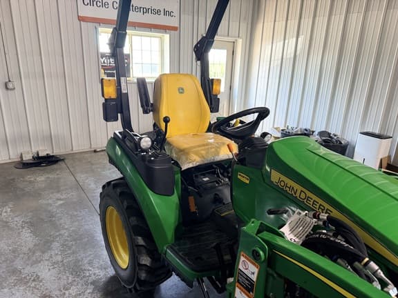 Image of John Deere 2025R equipment image 2