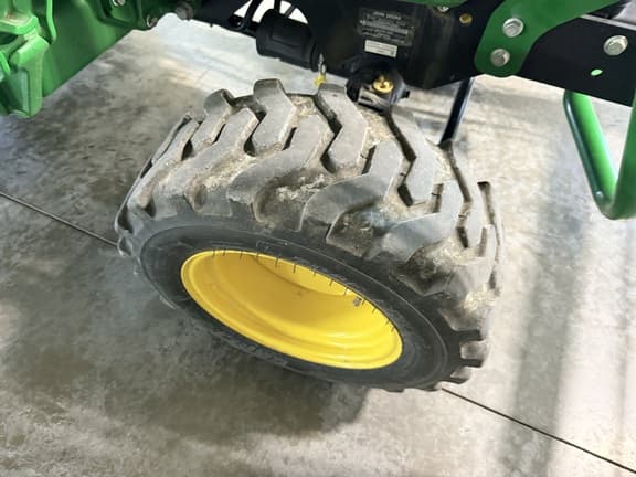 Image of John Deere 2025R equipment image 4