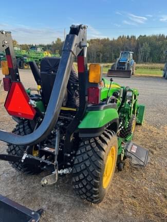 Image of John Deere 2025R equipment image 3