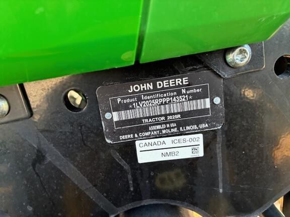 Image of John Deere 2025R equipment image 4