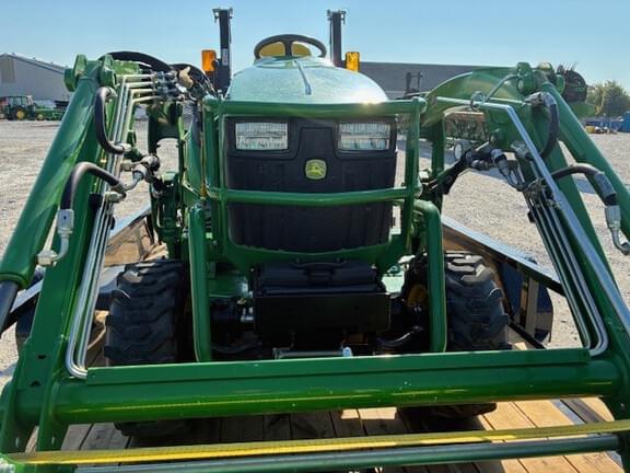 Image of John Deere 2025R equipment image 4