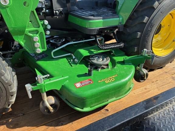 Image of John Deere 2025R equipment image 2
