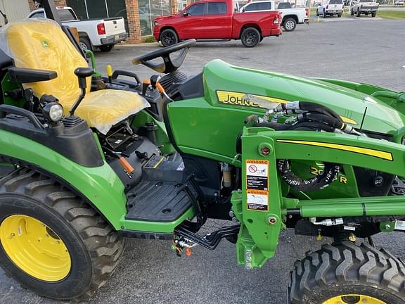 Image of John Deere 2025R equipment image 1