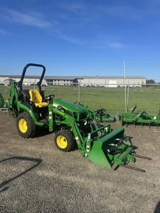 Image of John Deere 2025R equipment image 4