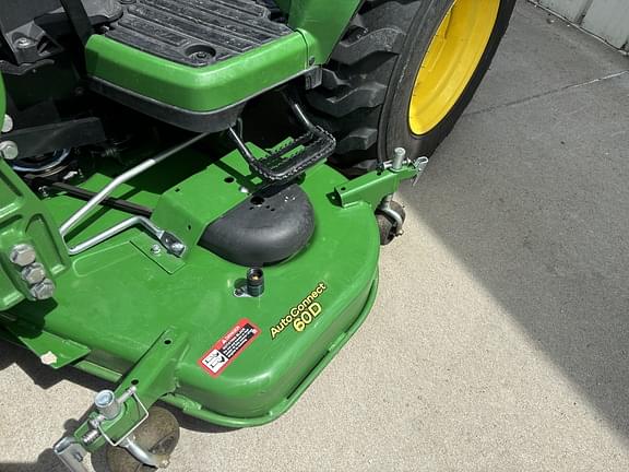 Image of John Deere 2025R equipment image 4