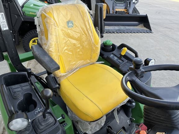 Image of John Deere 2025R equipment image 3
