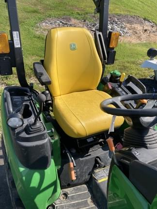 Image of John Deere 2025R equipment image 2