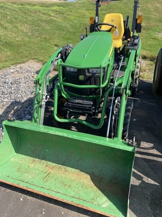 2023 John Deere 2025R Equipment Image0