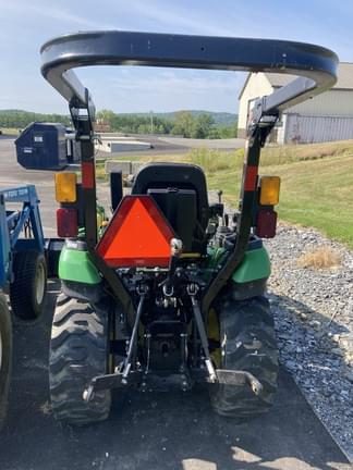 Image of John Deere 2025R equipment image 3