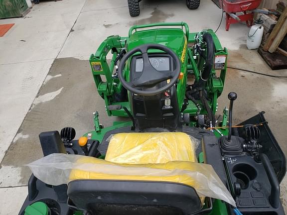 Image of John Deere 2025R equipment image 4