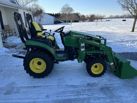 2023 John Deere 2025R Equipment Image0