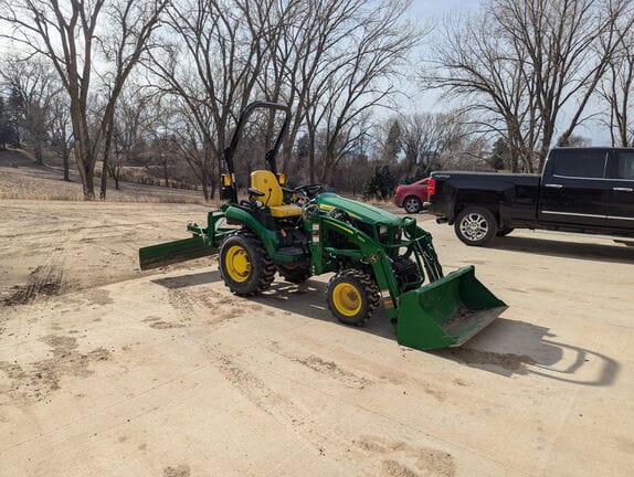 2023 John Deere 2025R Equipment Image0