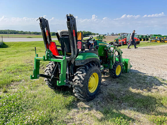 Image of John Deere 2025R equipment image 4