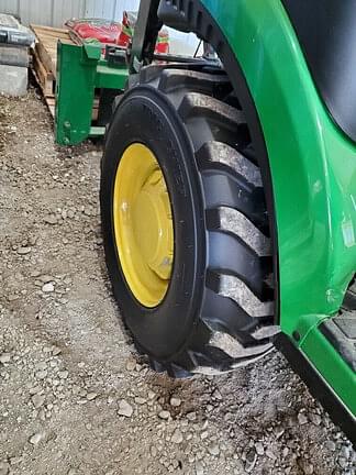 Image of John Deere 2025R equipment image 3