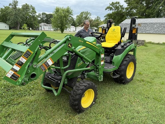 2023 John Deere 2025R Equipment Image0