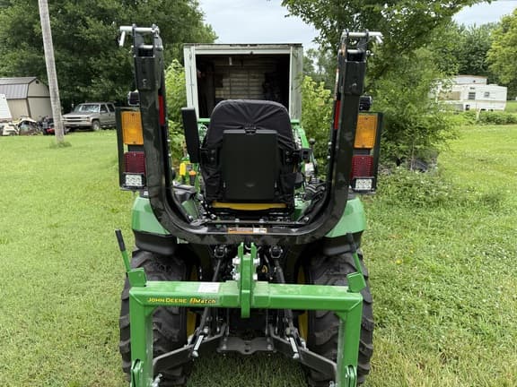 Image of John Deere 2025R equipment image 4