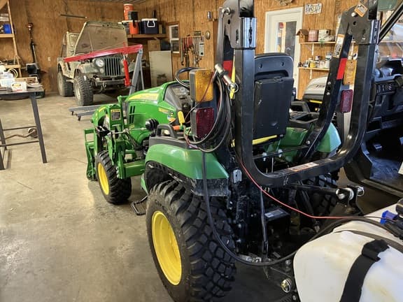 Image of John Deere 2025R equipment image 3