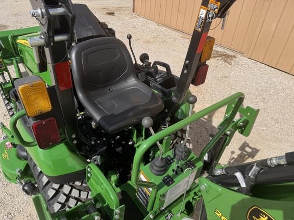 Image of John Deere 2025R equipment image 4