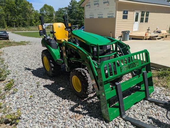 Image of John Deere 2025R equipment image 1
