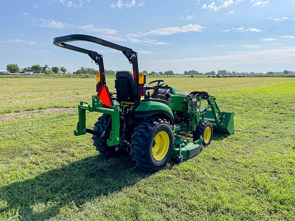 Image of John Deere 2025R equipment image 4