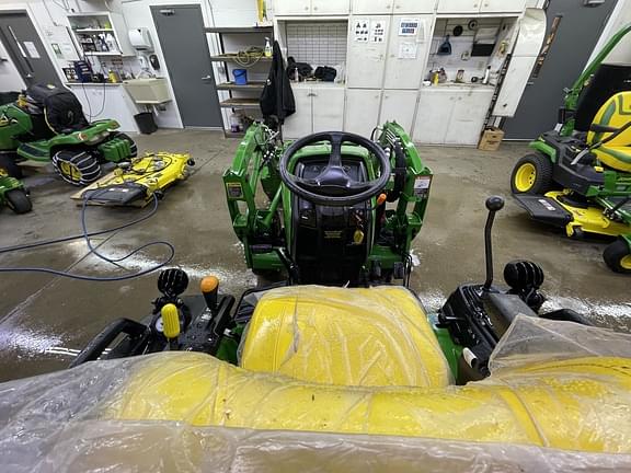 Image of John Deere 2025R equipment image 4