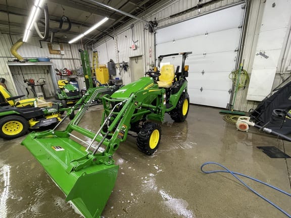Main image John Deere 2025R