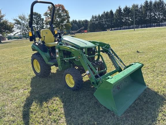Image of John Deere 2025R equipment image 3