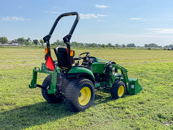 Image of John Deere 2025R equipment image 4