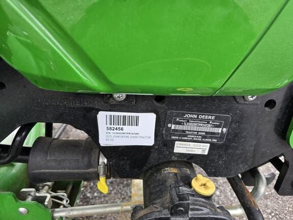 Image of John Deere 2025R equipment image 3